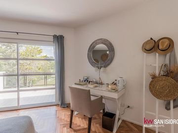 Casa en  Abril Club de Campo barrio los Robles