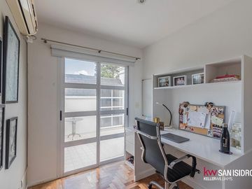 Casa en  Abril Club de Campo barrio los Robles