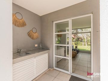 Casa en  Abril Club de Campo barrio los Robles