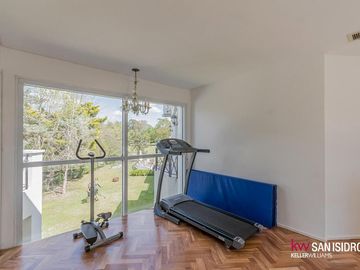 Casa en  Abril Club de Campo barrio los Robles
