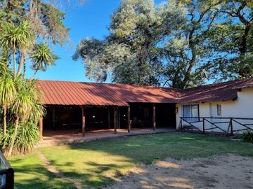 VENTA Complejo 10.000 m2 con Casa principal, 5 pabellones, sala de convencion, quincho, pileta