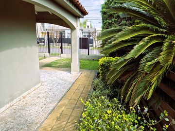 Venta casa 4 ambientes Pilar centro con pileta!!!