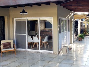 Venta casa 4 ambientes Pilar centro con pileta!!!