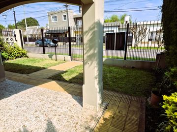 Venta casa 4 ambientes Pilar centro con pileta!!!