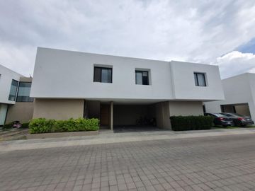 Casa en Venta en Privada en Cumbres del Lago Juriquilla