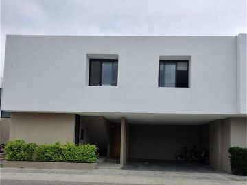 Casa en Venta en Privada en Cumbres del Lago Juriquilla