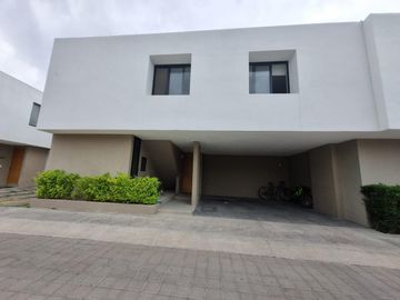 Casa en Venta en Privada en Cumbres del Lago Juriquilla