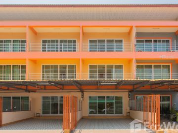 4 Bedroom Townhouse for sale in Nai Wiang, Phrae