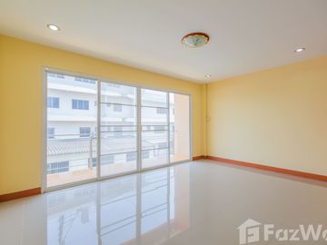 4 Bedroom Townhouse for sale in Nai Wiang, Phrae