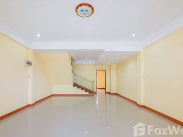 4 Bedroom Townhouse for sale in Nai Wiang, Phrae