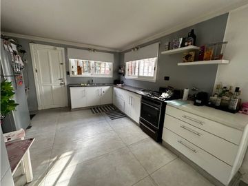 Chalet 4 ambientes en venta, caisamar