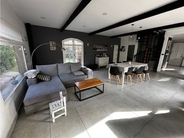 Chalet 4 ambientes en venta, caisamar