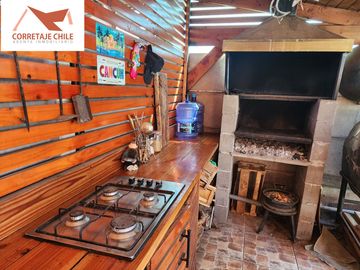 VENTA CASA EN LAGUNA DEL SOL 4H/3B  QUINCHO/PISCINA/AIRE ACONDICIONADO