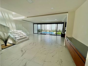 Casa en Cuernavaca con ALBERCA en privada