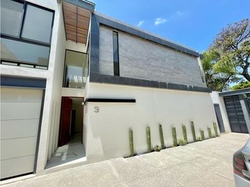 Casa en Cuernavaca con ALBERCA en privada