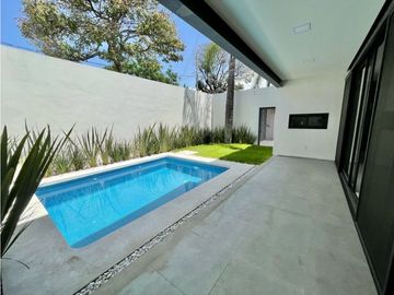 Casa en Cuernavaca con ALBERCA en privada