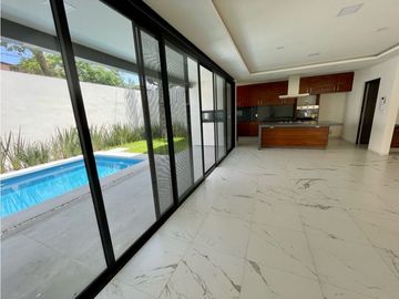 Casa en Cuernavaca con ALBERCA en privada