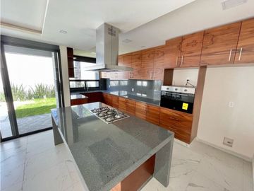 Casa en Cuernavaca con ALBERCA en privada