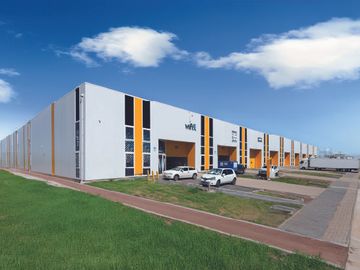 VENTA DE NAVE INDUSTRIAL EN FUNES