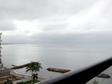 DEPARTAMENTO EN VENTA EN NARVAL SUR EN BUCERÍAS