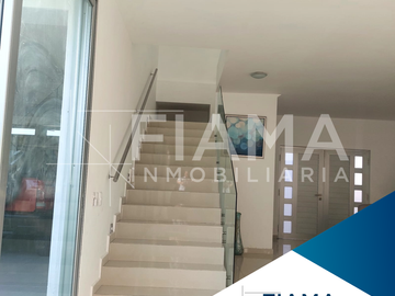 CASA EN VENTA PUERTA DEL SOL (F)