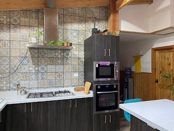 HERMOSA CASA EN PARCELA