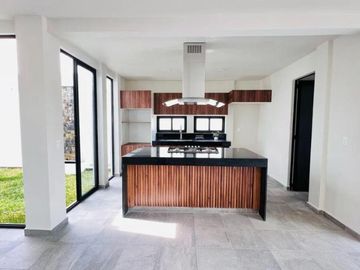 Casa Equipada con Alberca Priv. Al Sur de Cuernavaca