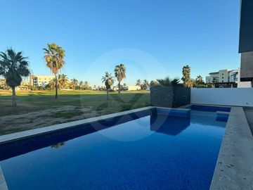 CASA VENTA EN MARINA CAMPO DE GOLF Casa en venta en Fraccionamiento Marina Mazatlán