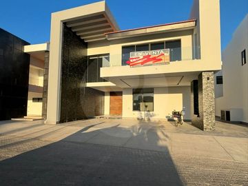 CASA VENTA EN MARINA CAMPO DE GOLF Casa en venta en Fraccionamiento Marina Mazatlán