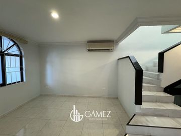 CASA EN VENTA EN LAS QUINTAS