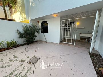 CASA EN VENTA EN LAS QUINTAS