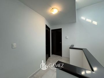 CASA EN VENTA EN LAS QUINTAS