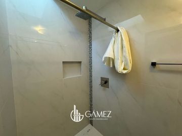 CASA EN VENTA EN LAS QUINTAS