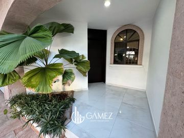 CASA EN VENTA EN LAS QUINTAS