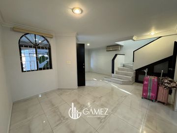 CASA EN VENTA EN LAS QUINTAS