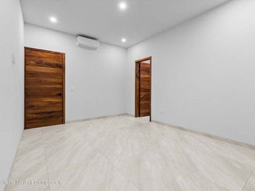 Casa nueva en venta en Los Tigres con alberca privada