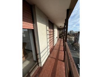 Depto de 3 amb. y dependencia de servicio + Depto 1 amb. USD 135000