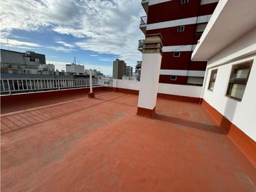 Depto de 3 amb. y dependencia de servicio + Depto 1 amb. USD 135000