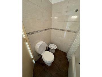 Depto de 3 amb. y dependencia de servicio + Depto 1 amb. USD 135000