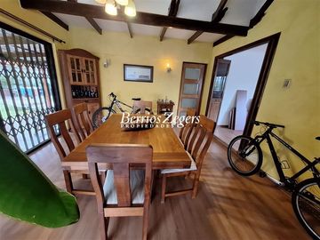 Casa en Venta en Manquehue/ Roncenvalles