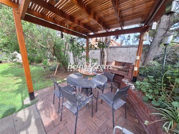 Casa en Venta en Manquehue/ Roncenvalles