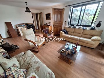 Casa en Venta en Manquehue/ Roncenvalles