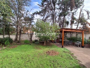Casa en Venta en Manquehue/ Roncenvalles