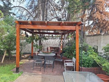 Casa en Venta en Manquehue/ Roncenvalles
