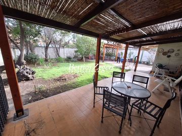 Casa en Venta en Manquehue/ Roncenvalles
