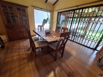 Casa en Venta en Manquehue/ Roncenvalles
