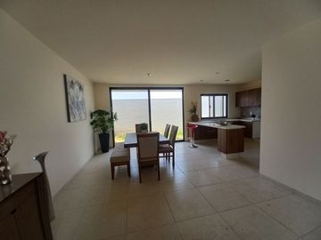 Casa en Venta en El Refugio, 3 Recamaras, Roof Garden, 3.5 Baños, Equipada