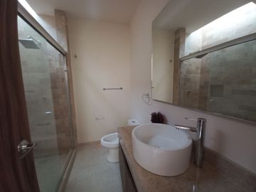 Casa en Venta en El Refugio, 3 Recamaras, Roof Garden, 3.5 Baños, Equipada