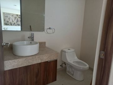 Casa en Venta en El Refugio, 3 Recamaras, Roof Garden, 3.5 Baños, Equipada
