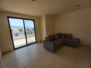 Casa en Venta en El Refugio, 3 Recamaras, Roof Garden, 3.5 Baños, Equipada